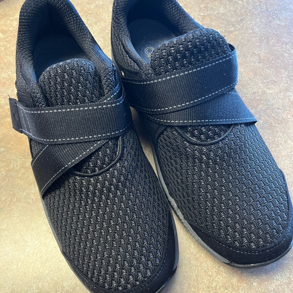 Like New Orthofeet shoes Black Velcro size 9 x wide